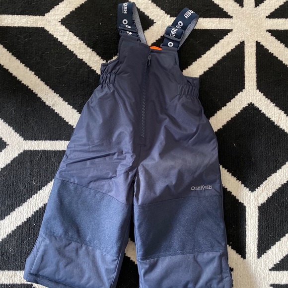 Carter’s OshKosh 2 Piece Snowsuit - Picture 5 of 7